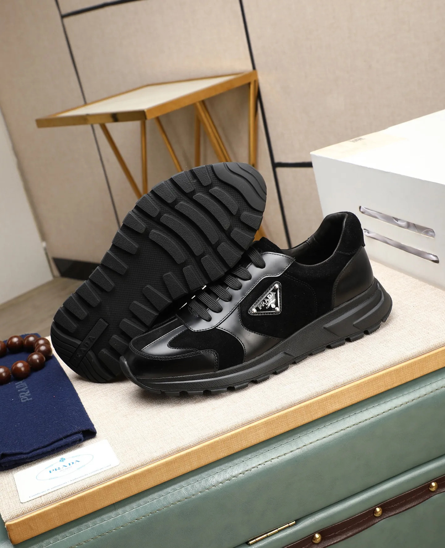 Men's shoes 💰600 Top quality New hot models on the official website, timeless for a century, 🆘 Trendy brand (Prada) mainly promotes hot models, avant-garde and versatile fashion men's shoes private version molding, cowhide surface splicing 1:1 oil edge treatment... fashionable and simple, original imported cowhide lining cowhide feet; the atmosphere and personality are more fashionable, eye-catching and pursuing class, it will subvert the old idea and be a must-have for fashion trendsetters with you! Must keep it for yourself! High-end comfort, high-end quality workmanship. Size: 38-44 Various colors available. full package